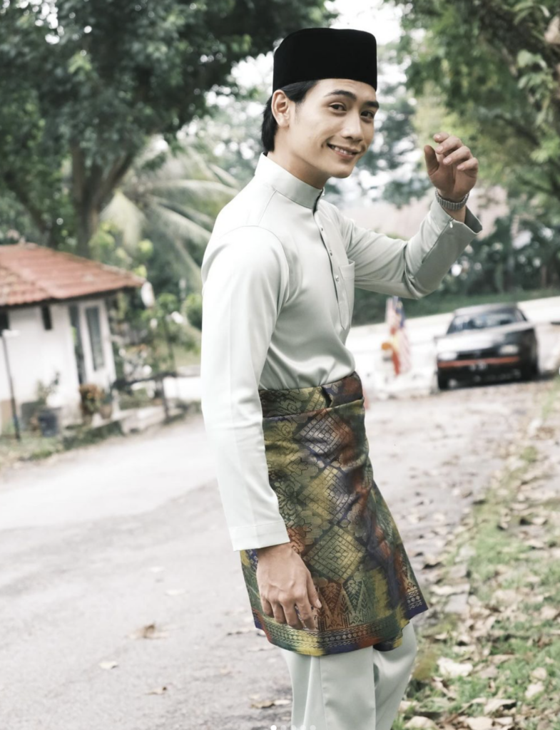 Beraya Di Sarawak, Hun Haqeem Pertahan Tradisi Pakai Baju Melayu Seminggu